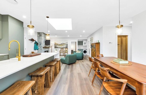 Cooma House | Newly renovated 4 bed, 3 bath retreat with lux stone fireplace & cook’s kitchen