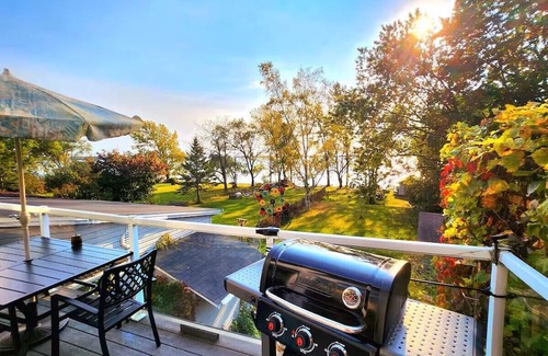 Carrying Place Apartment | Waterfront Comfy Guesthouse, Prince Edward County