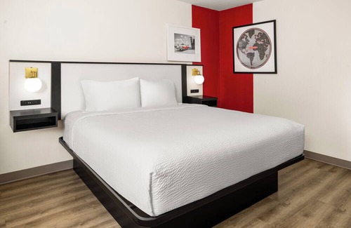 York Hotel | Clean 1 King-Bed Room in York just off I-83 Hershey