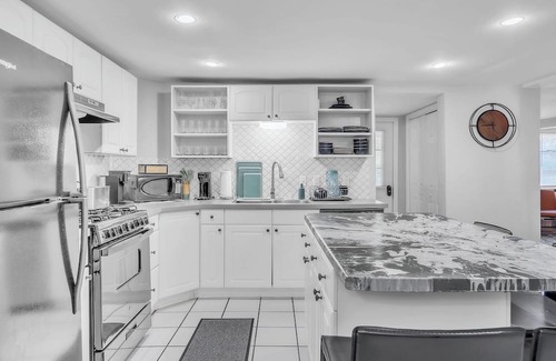 Norwich House | 4-bedroom house in Norwich with Hot tub and 13 minutes to Mohegan and Foxwoods