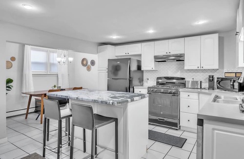 Norwich House | 4-bedroom house in Norwich with Hot tub and 13 minutes to Mohegan and Foxwoods