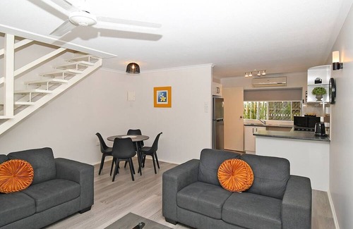 Torquay House | Coast Apartments 2 bedroom Hideaway