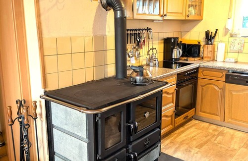 Hallenberg Apartment | Cozy farmhouse parlor (78sqm) on the vacation farm