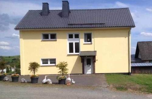 Hallenberg Apartment | Cozy farmhouse parlor (78sqm) on the vacation farm