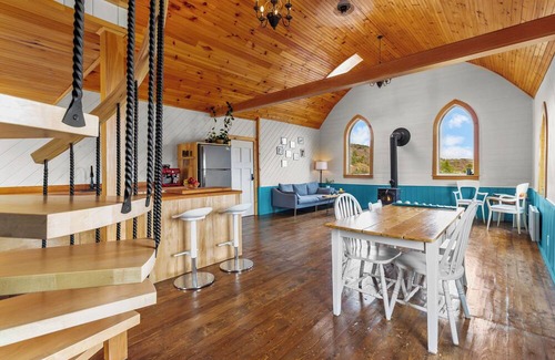 Terra Nova House | Ocean View Chapel | Port Rexton | 2BR | Bunkie