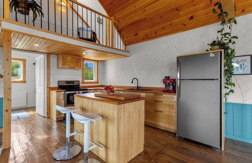Terra Nova House | Ocean View Chapel | Port Rexton | 2BR | Bunkie