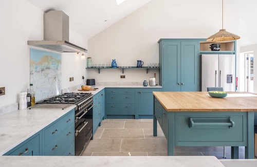 Deepdale Cottage | Gorgeous modern home, all on one level, close to shops, pubs and coastal path.