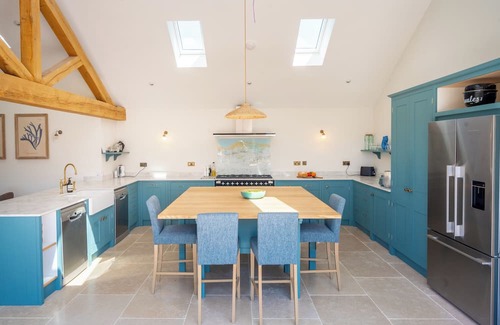 Deepdale Cottage | Gorgeous modern home, all on one level, close to shops, pubs and coastal path.