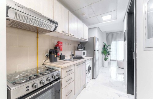 Dubai Apartment | Dubai South apartment for 4 in a Great Location!