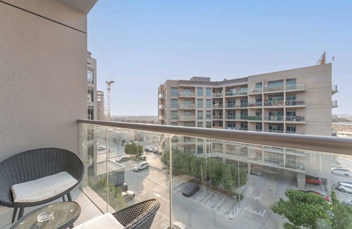 Dubai Apartment | Dubai South apartment for 4 in a Great Location!