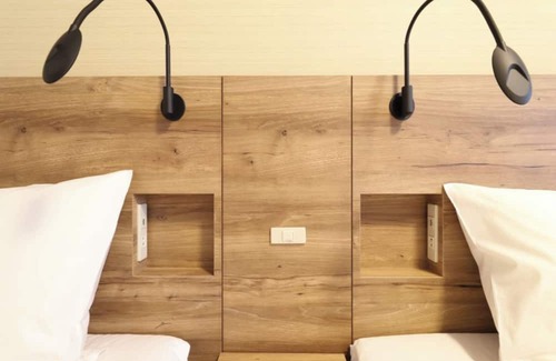 Higashishinsaibashi Hotel | Nonsmoking Standard Twin Room Room only/Osaka Ōsaka
