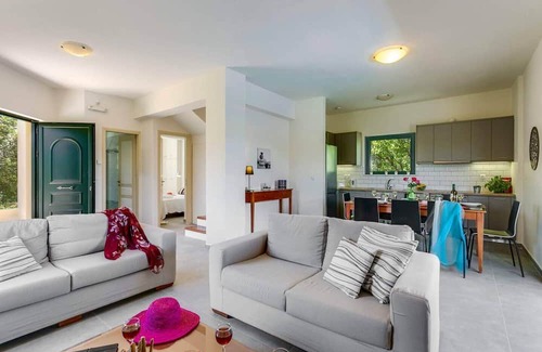 Pyrgos Psilonerou Villa | Ilos Villa, Pirgos-Villas, 300m From The Beach