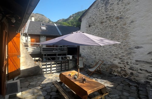 Orgeix House | Holiday Home 'Maison De Village' with Private Terrace