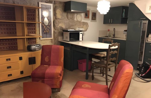 Saint-Barthelemy-Grozon House | Holiday Home 'La Treille' with Mountain View and Wi-Fi
