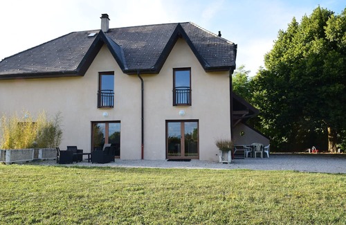 Sillingy Cottage | Villa 'Le Paradis' with Mountain View, Private Terrace and Private Garden