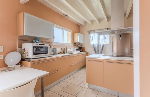 Buzy House | Holiday Home 'Gite Gousseau' with Mountain View, Private Terrace and Wi-Fi