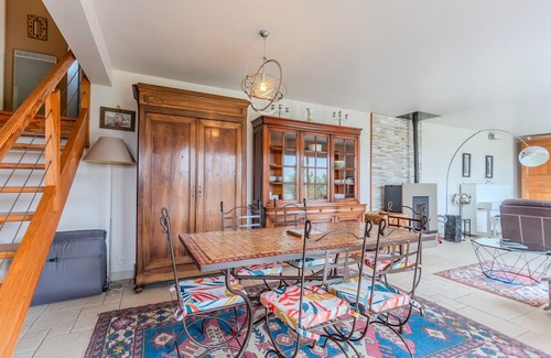 Buzy House | Holiday Home 'Gite Gousseau' with Mountain View, Private Terrace and Wi-Fi