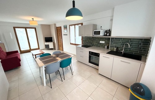 Chateauneuf Apartment | Apartment 'Le Relai Des Gayots' with Mountain View, Shared Garden and Wi-Fi
