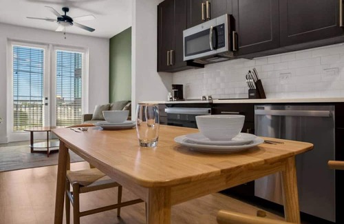 Tullamarine Apartment | Cozy 1BD – Walk to Whole Foods Midtown