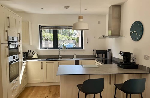 Ferndown House | THE RETREAT, family friendly, country holiday cottage in Ferndown