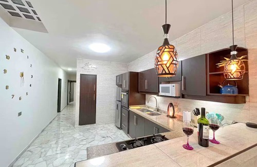 Cali Apartment | Luxurious Apt | Hot Tube | Prime Location | 3Bed
