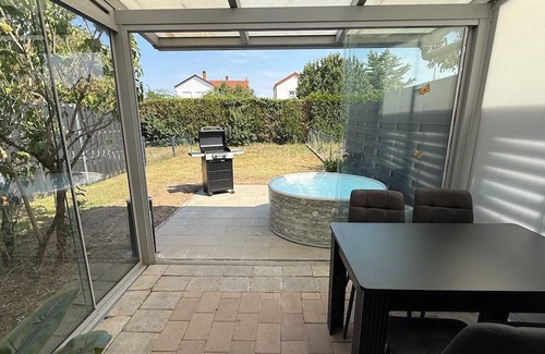 Dudenhofen Apartment | Kings & Queens - 2 bedrooms - whirlpool - garden - barbecue - parking lot