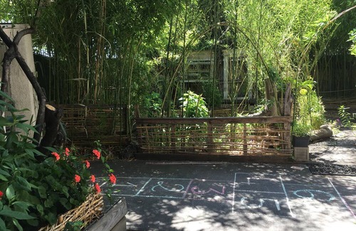 Le Teil Apartment | Apartment 'Bleue' with Shared Terrace, Shared Garden and Wi-Fi