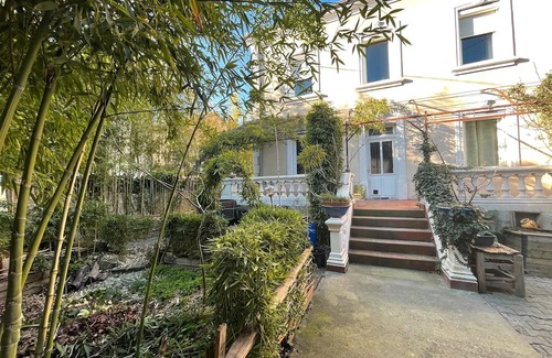 Le Teil Apartment | Apartment 'Bleue' with Shared Terrace, Shared Garden and Wi-Fi