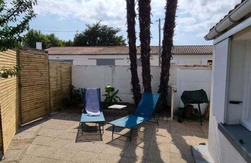 Port District Apartment | La Petit Alonnaise - Charming seaside house