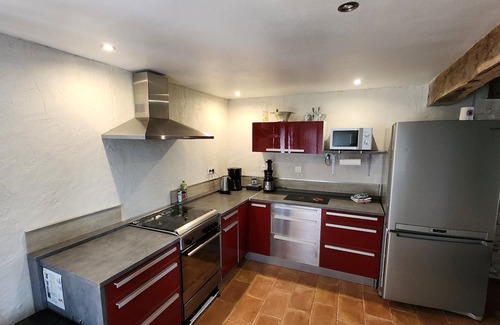 Canens House | Peaceful gîte in the heart of nature with large swimming pool and view of the Pyrenees.