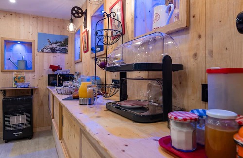 Vassieux-en-Vercors Apartment | Room 'Les Carlines 5' with Mountain View, Shared Terrace and Wi-Fi