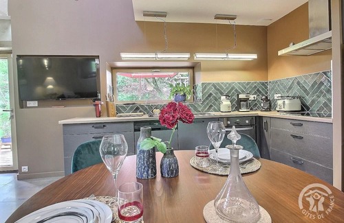 Saint-Clet House | De Rulinen - Orchard side