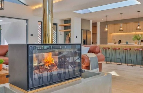 Voelklip House | Trendy family home, bright, mountain views & pool