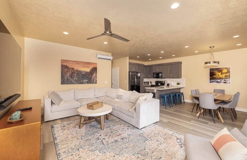 St. George House | St. George 5 bdrm Adventure Retreat, national parks, sports, golf, tesla charger