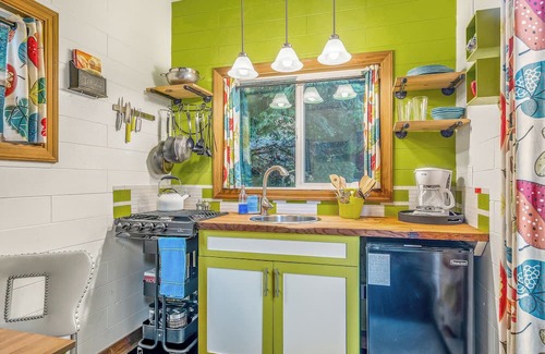 Longview Apartment | Bright and Colorful Tiny Home for Two - Unique Northwest Vacation Rentals