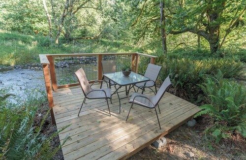 Longview Apartment | Bright and Colorful Tiny Home for Two - Unique Northwest Vacation Rentals
