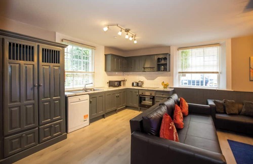 Ballsbridge Apartment | Ballsbridge 3 Bedroom Apartment With Parking