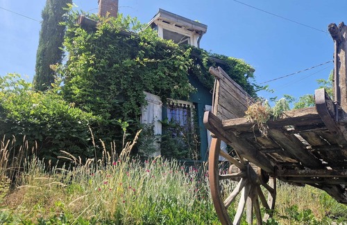 Le Grand-Bourg House | Holiday Home 'Chez Poton' with Private Terrace, Private Garden and Wi-Fi