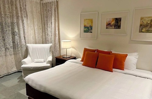 Bhopal Bed & Breakfast | The Studio Cottage - Deluxe 3-bedroom Bed & Breakfast in Bhopal