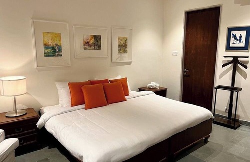 Bhopal Bed & Breakfast | The Studio Cottage - Deluxe 3-bedroom Bed & Breakfast in Bhopal