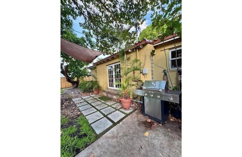 Miami Shores House | Lush & Peaceful tropical house