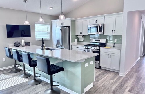 The Villages House | Charming Exquisite Hacienda Hills Golf View with Golf Cart 3-bedroom Brand New