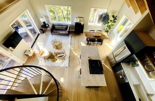 Sebastopol House | Luxe Guest Home Walk to Downtown Sebastopol