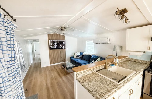 Bradenton House | Cozy 2-bedroom mobile home in fantastic Bradenton with WiFi, AC