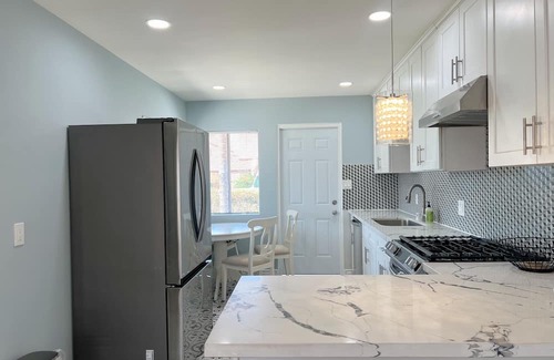 Duarte House | Central Mountain View Home near City of Hope & All