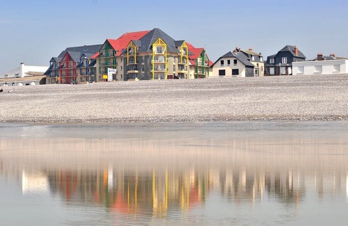 Mesnil-Val Condo | Tout près de la plage à pied!