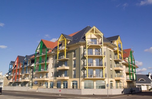 Mesnil-Val Condo | Tout près de la plage à pied!