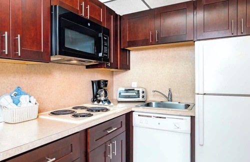 Boca Raton Apartment | Oceanfront 1 BR Condo in Deerfield Beach, FL. Panoramic views of the ocean!