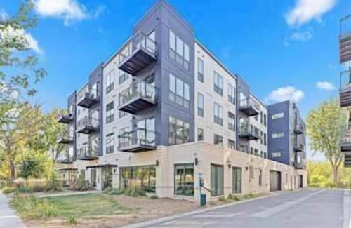St. Anthony West Apartment | Modern 1BD Near DT & UMN | Gym | Street Parking