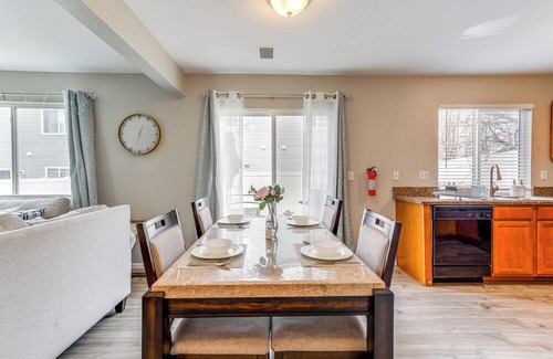 Green Valley Ranch House | Golf, Hike, Explore & More: Cozy Retreat in Denver